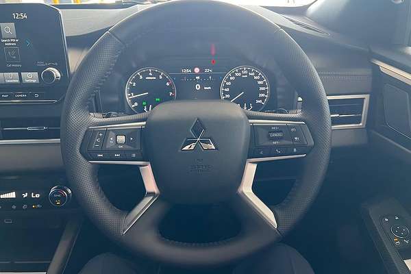 2025 Mitsubishi Outlander Black Edition ZM