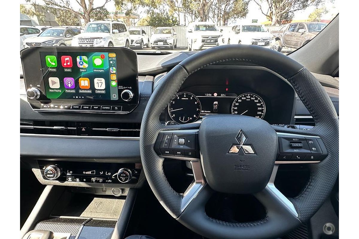 2025 Mitsubishi Outlander Black Edition ZM