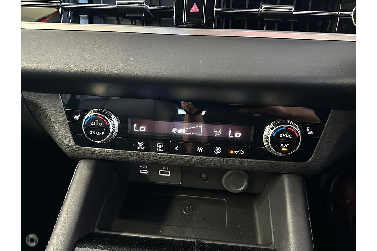 2025 Mitsubishi Outlander Black Edition ZM