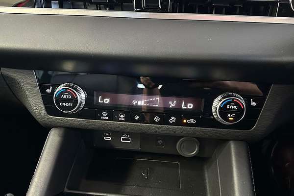 2025 Mitsubishi Outlander Black Edition ZM
