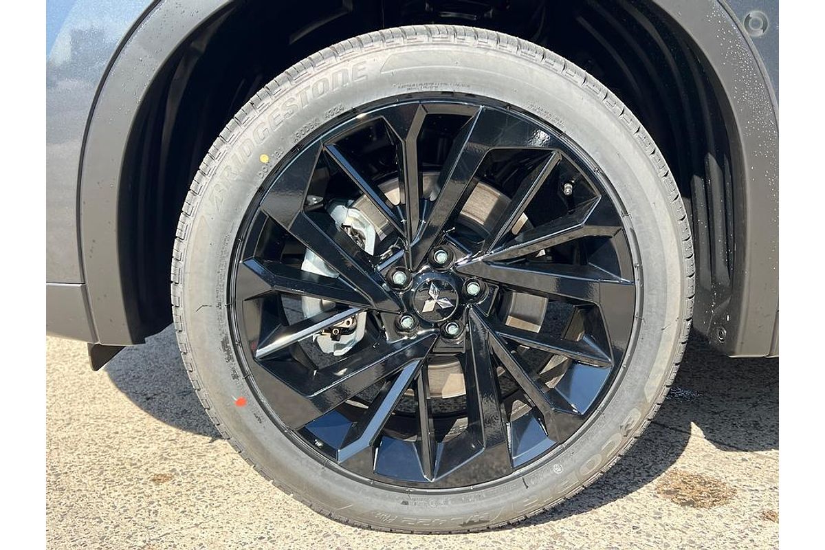 2025 Mitsubishi Outlander Black Edition ZM