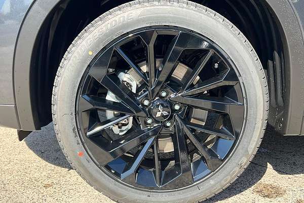 2025 Mitsubishi Outlander Black Edition ZM