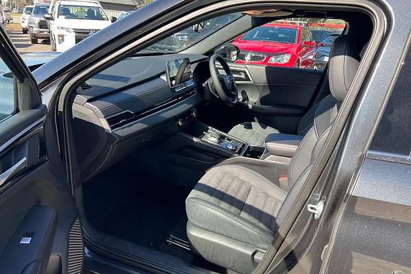 2025 Mitsubishi Outlander Black Edition ZM