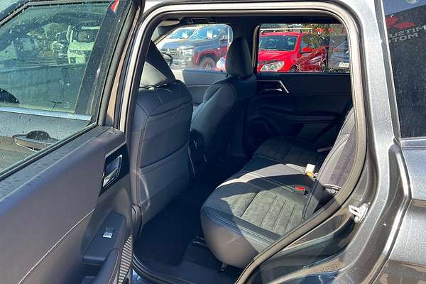 2025 Mitsubishi Outlander Black Edition ZM