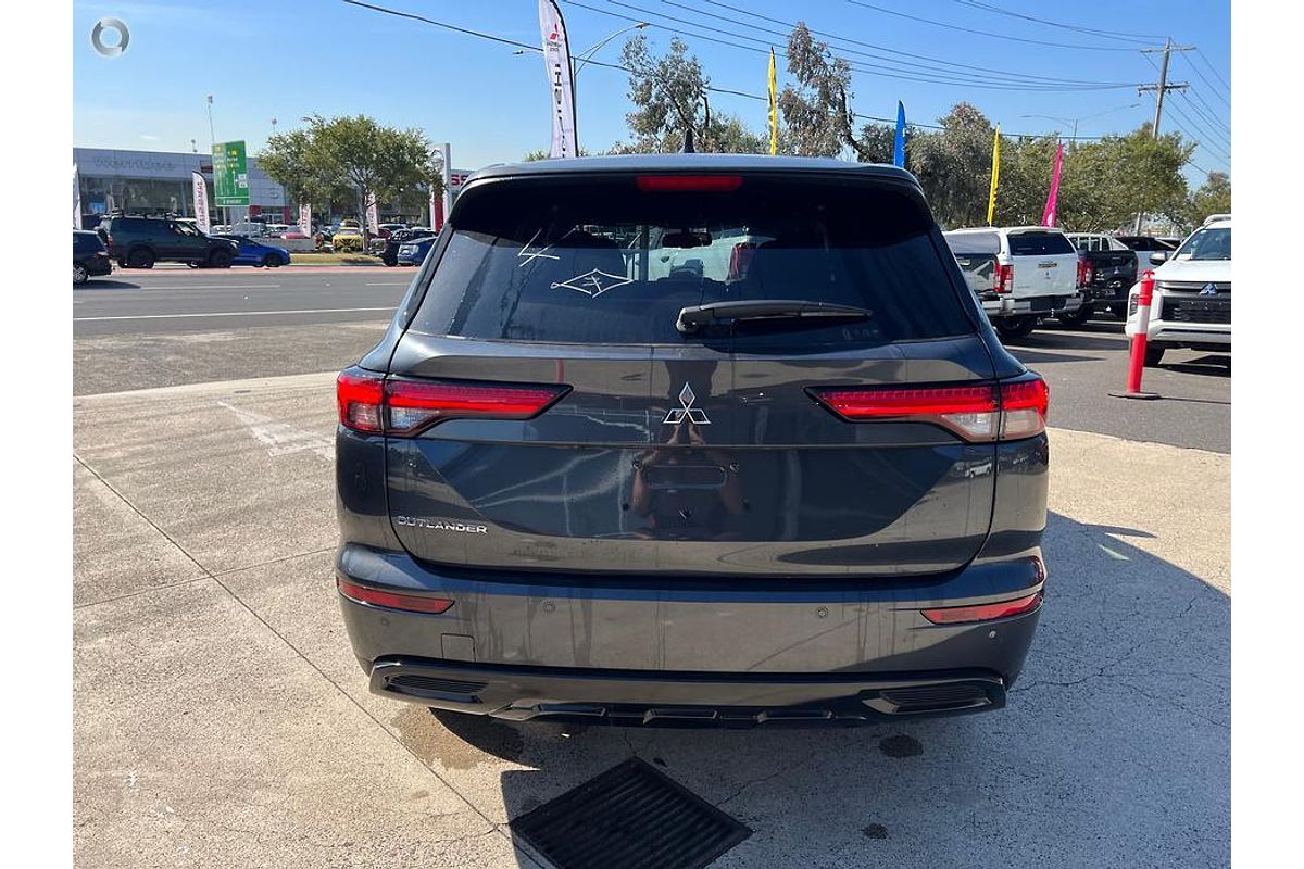 2025 Mitsubishi Outlander Black Edition ZM