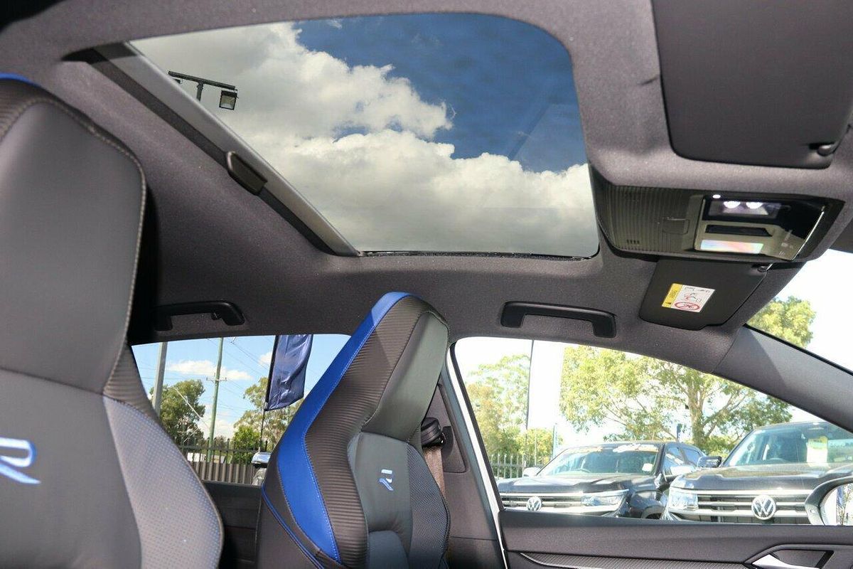 2024 Volkswagen Golf R 8