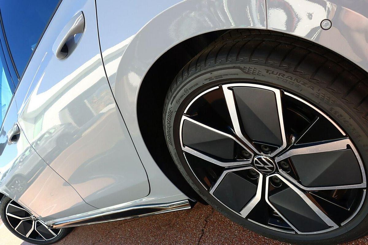 2025 Volkswagen Golf 110TSI R-Line 8.5
