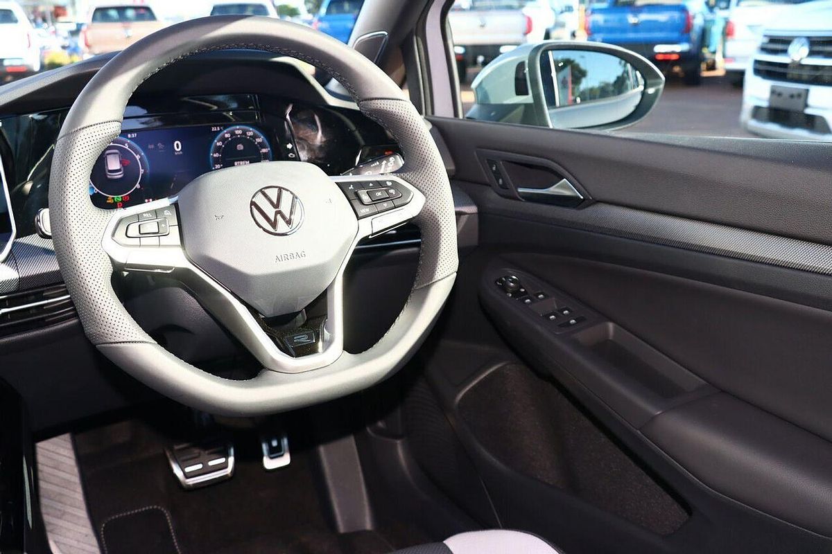 2025 Volkswagen Golf 110TSI R-Line 8.5