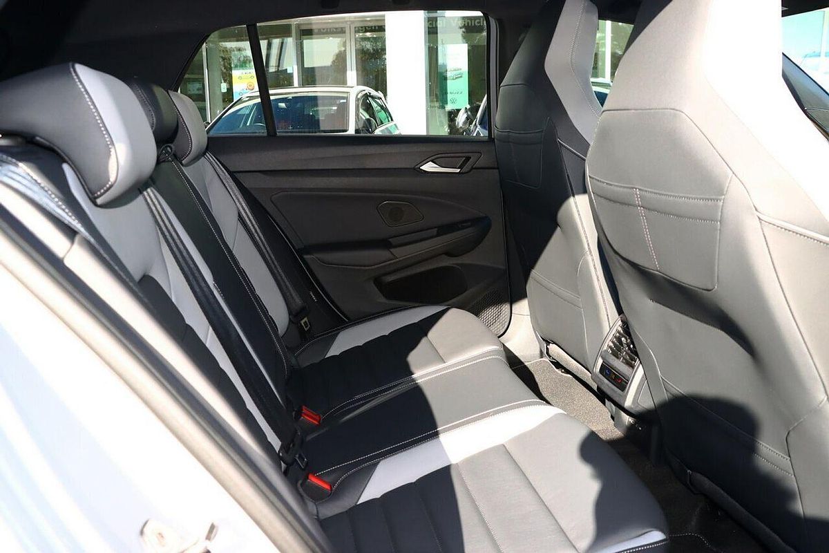 2025 Volkswagen Golf 110TSI R-Line 8.5