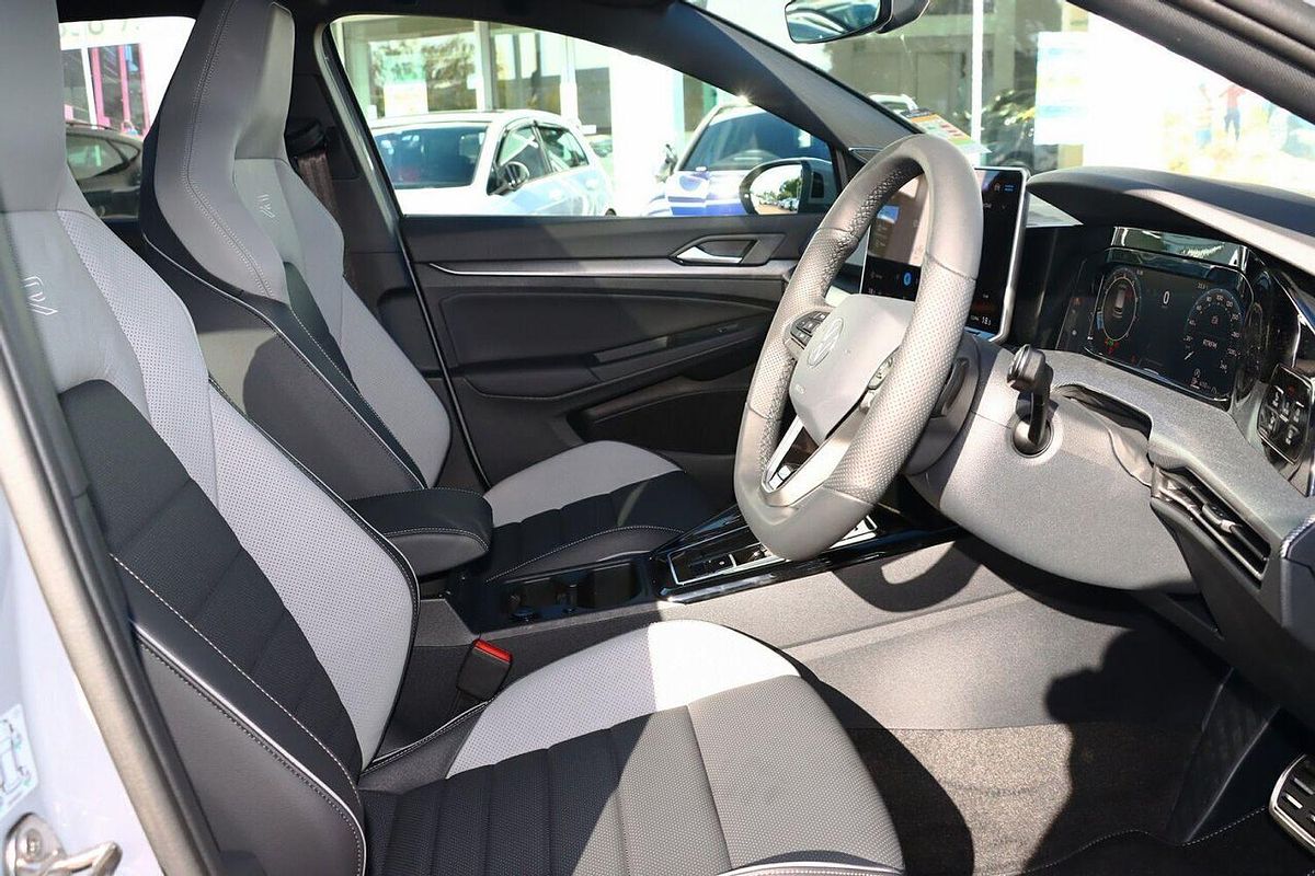 2025 Volkswagen Golf 110TSI R-Line 8.5