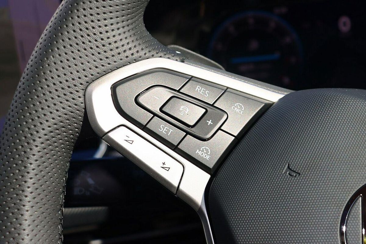2025 Volkswagen Golf 110TSI R-Line 8.5