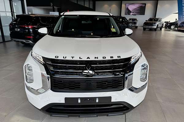 2024 Mitsubishi Outlander ES ZM