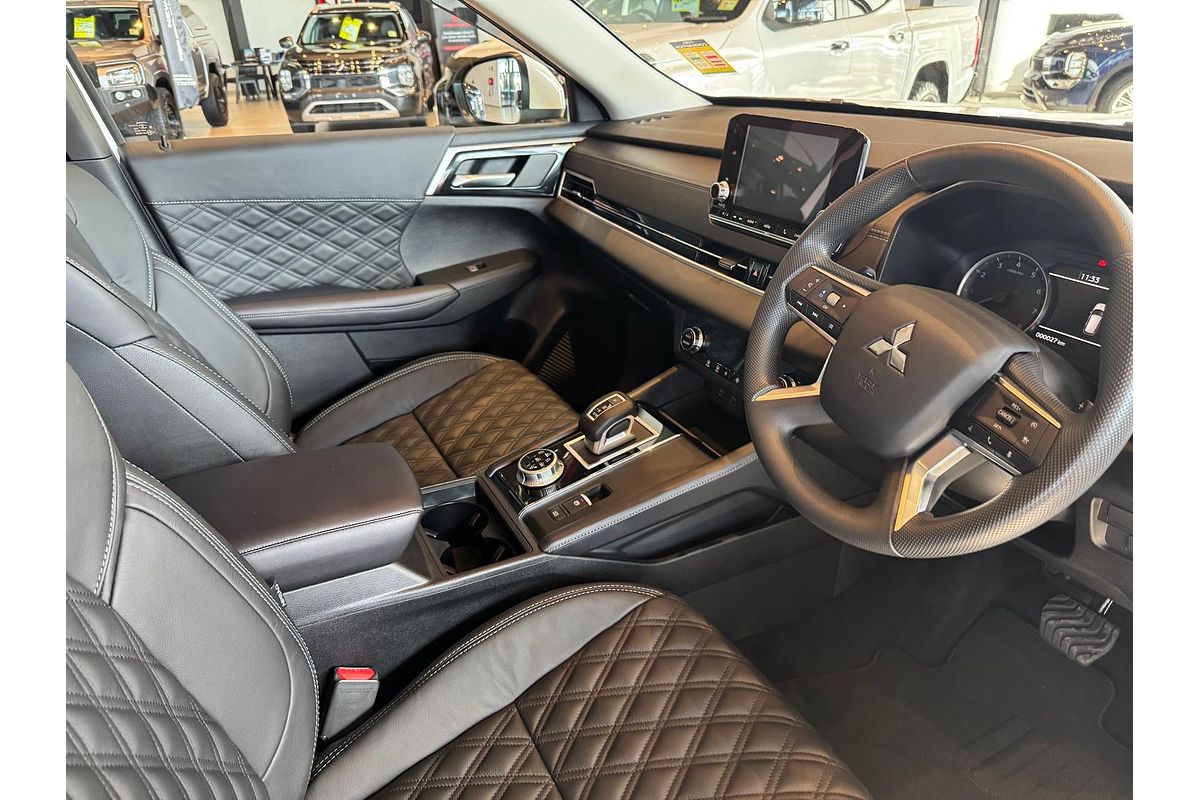 2024 Mitsubishi Outlander ES ZM