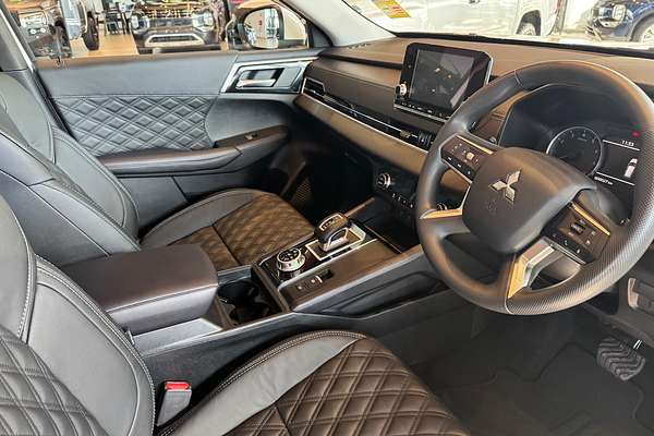 2024 Mitsubishi Outlander ES ZM