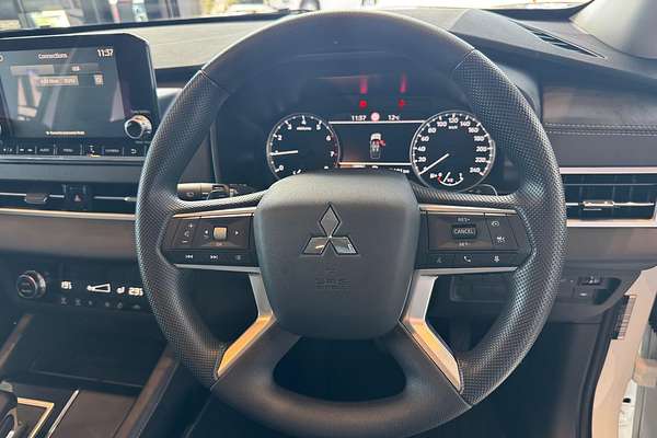 2024 Mitsubishi Outlander ES ZM