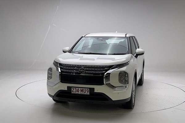 2024 Mitsubishi Outlander ES ZM
