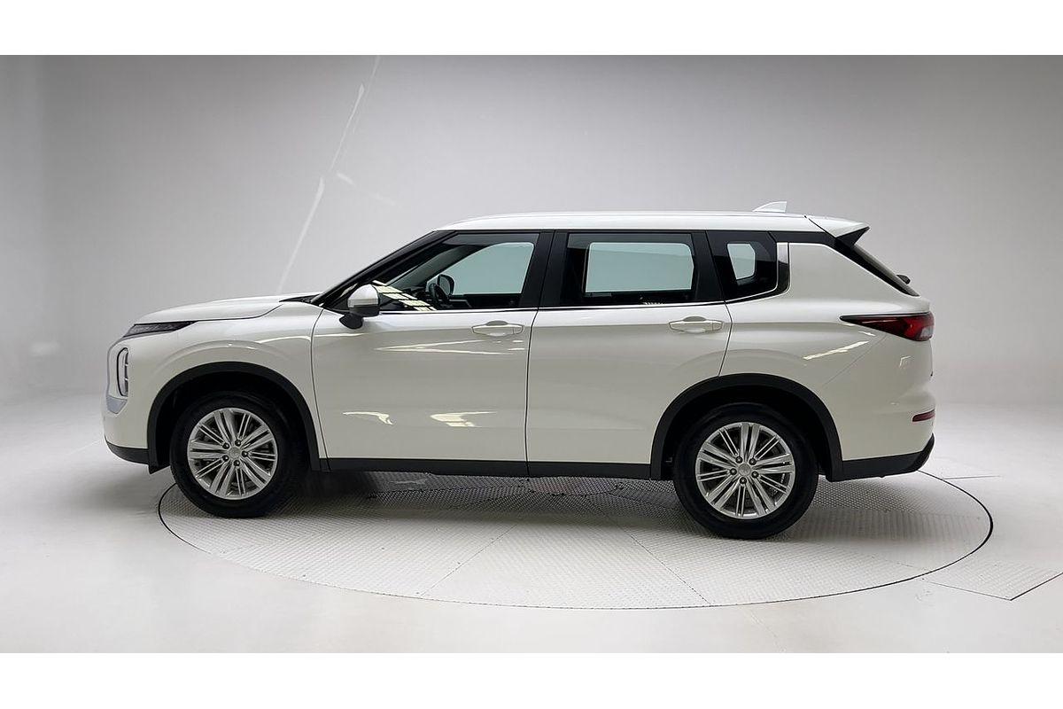 2024 Mitsubishi Outlander ES ZM