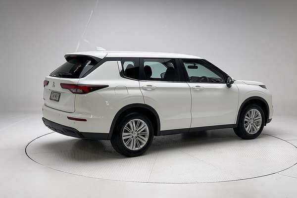 2024 Mitsubishi Outlander ES ZM