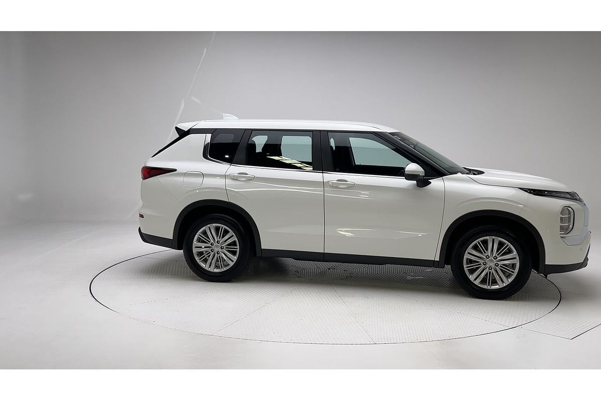 2024 Mitsubishi Outlander ES ZM