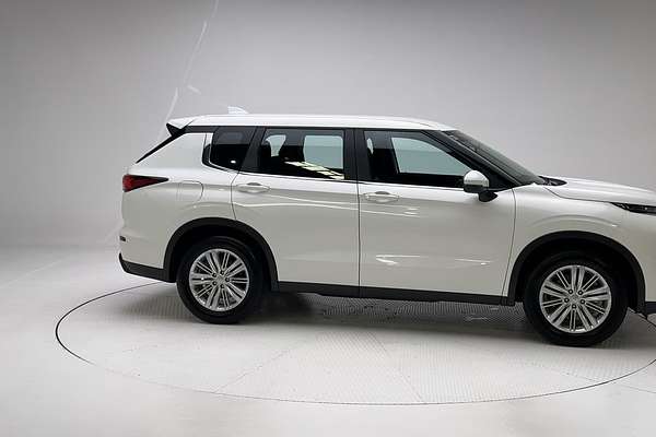 2024 Mitsubishi Outlander ES ZM