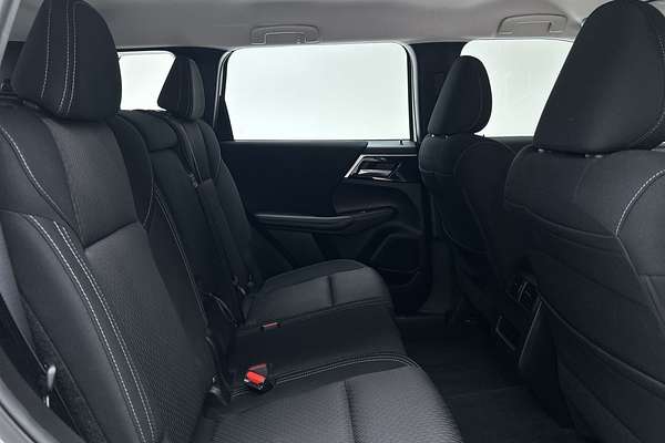 2024 Mitsubishi Outlander ES ZM