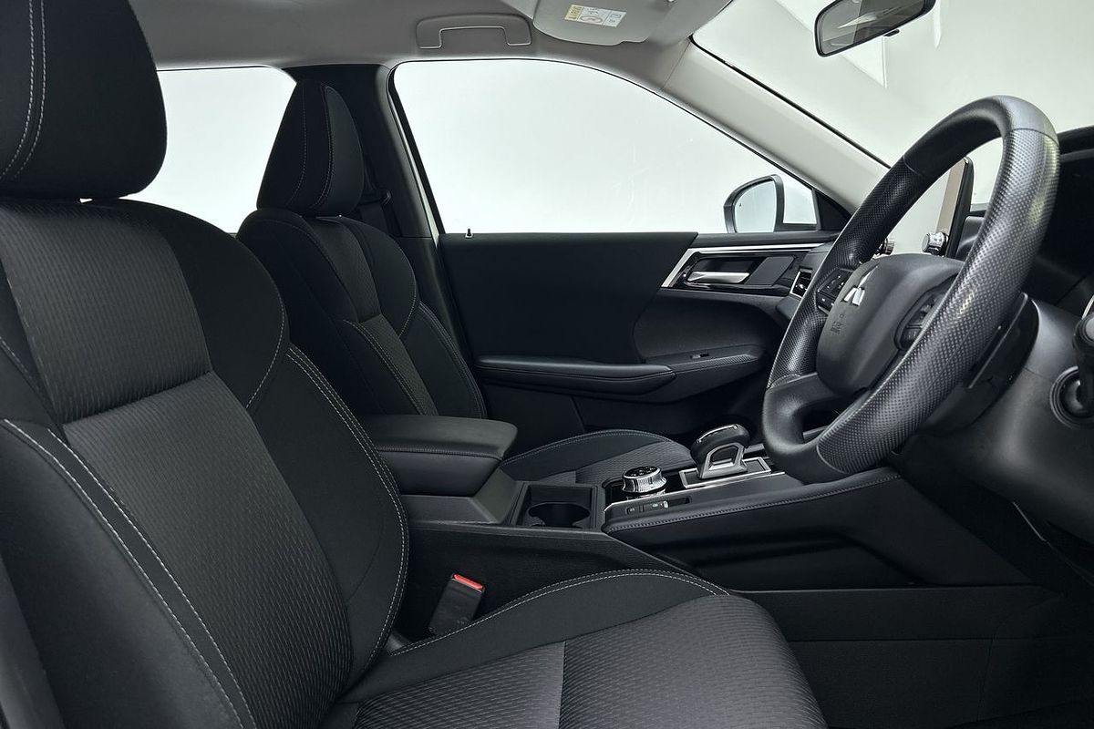 2024 Mitsubishi Outlander ES ZM