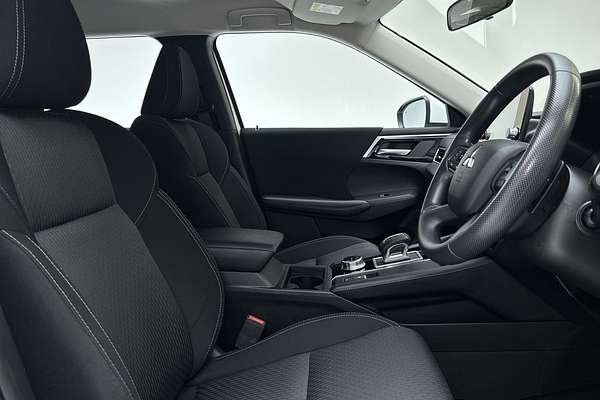 2024 Mitsubishi Outlander ES ZM