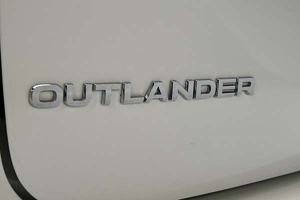 2024 Mitsubishi Outlander ES ZM