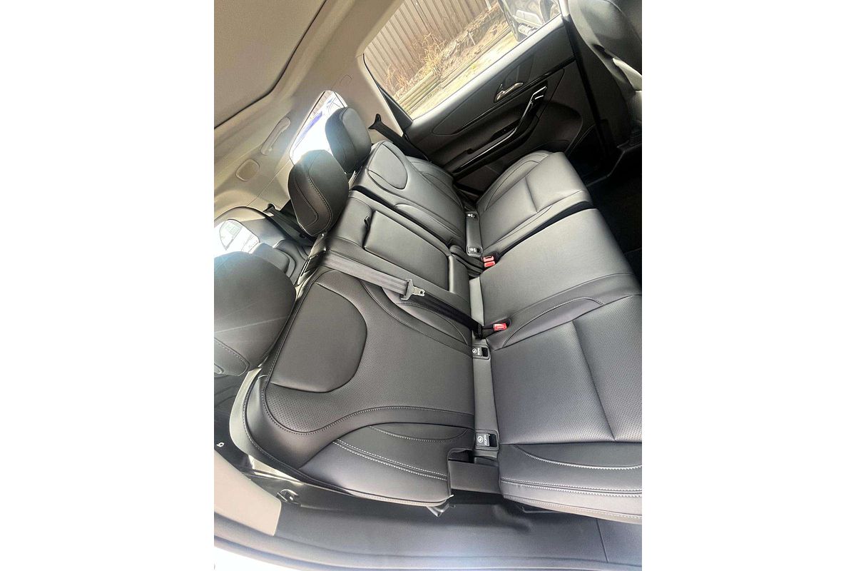 2025 Mahindra XUV700 AX7L