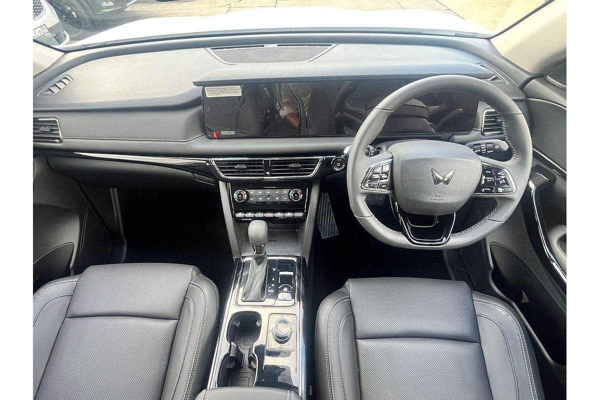 2025 Mahindra XUV700 AX7L