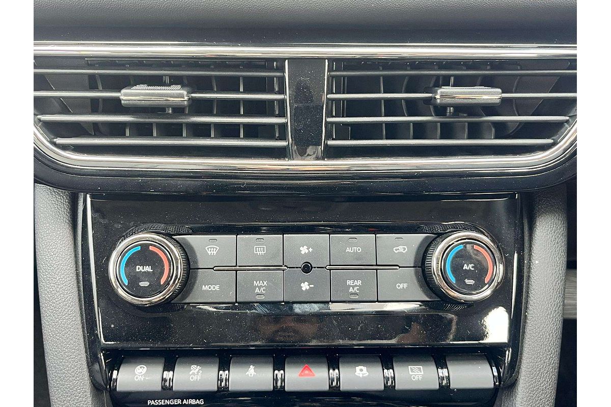 2025 Mahindra XUV700 AX7L