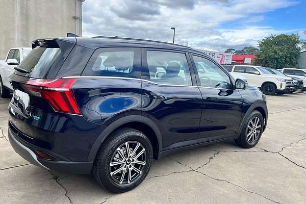 2025 Mahindra XUV700 AX7L