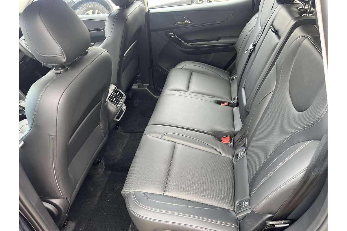 2025 Mahindra XUV700 AX7L