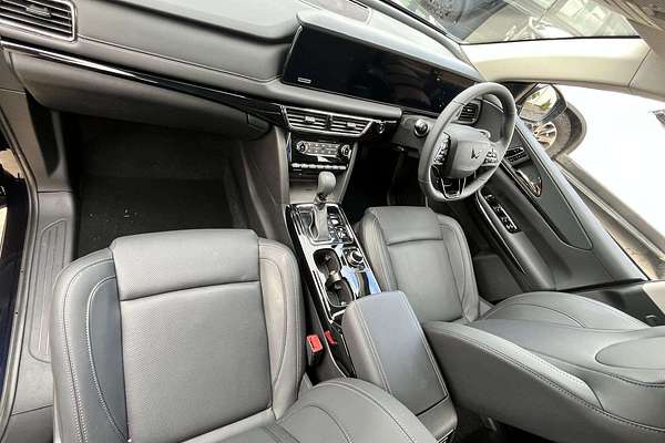 2025 Mahindra XUV700 AX7L
