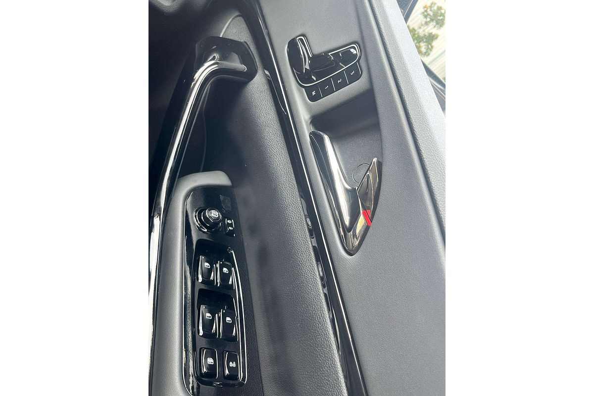 2025 Mahindra XUV700 AX7L