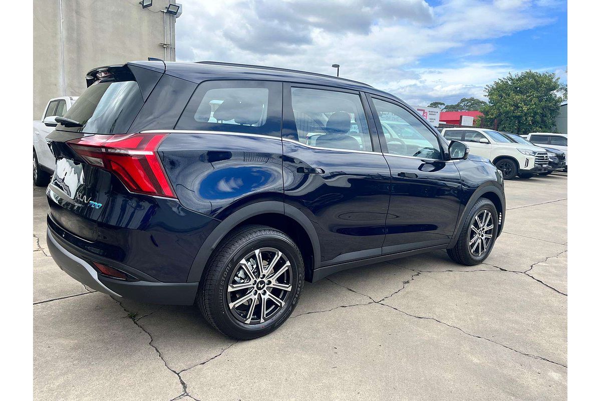 2025 Mahindra XUV700 AX7L