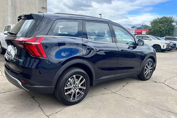 2025 Mahindra XUV700 AX7L