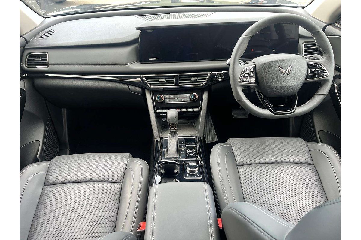 2025 Mahindra XUV700 AX7L