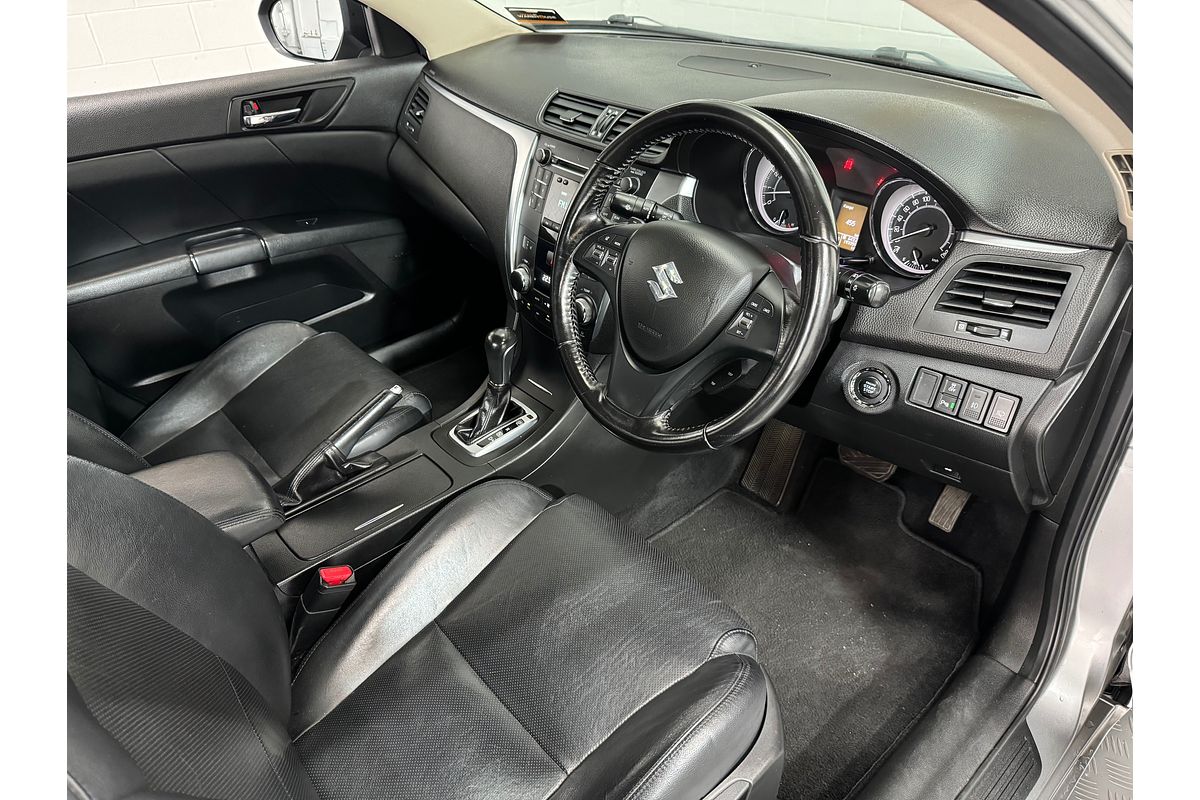 2011 Suzuki KIZASHI LTDC 2.4L Auto