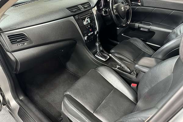 2011 Suzuki KIZASHI LTDC 2.4L Auto