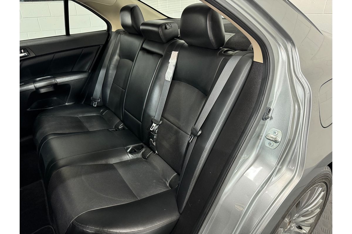 2011 Suzuki KIZASHI LTDC 2.4L Auto