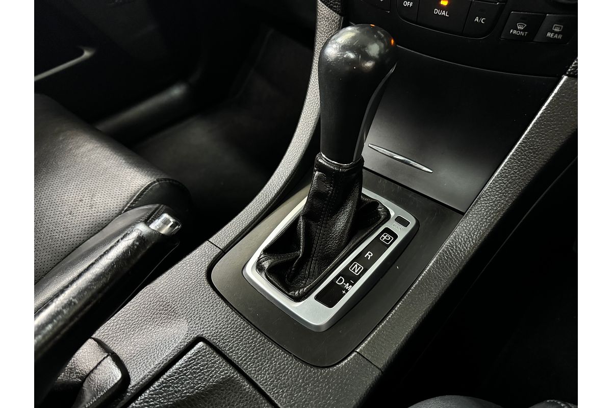 2011 Suzuki KIZASHI LTDC 2.4L Auto