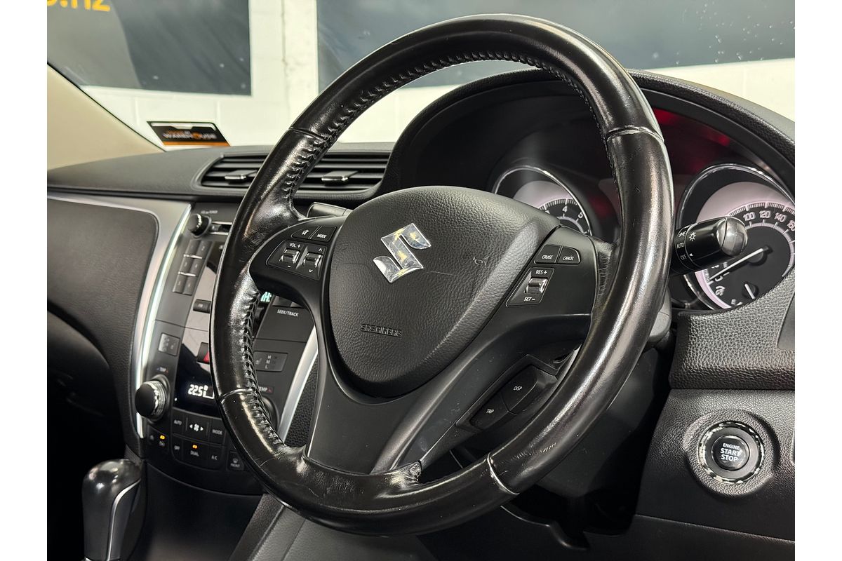 2011 Suzuki KIZASHI LTDC 2.4L Auto