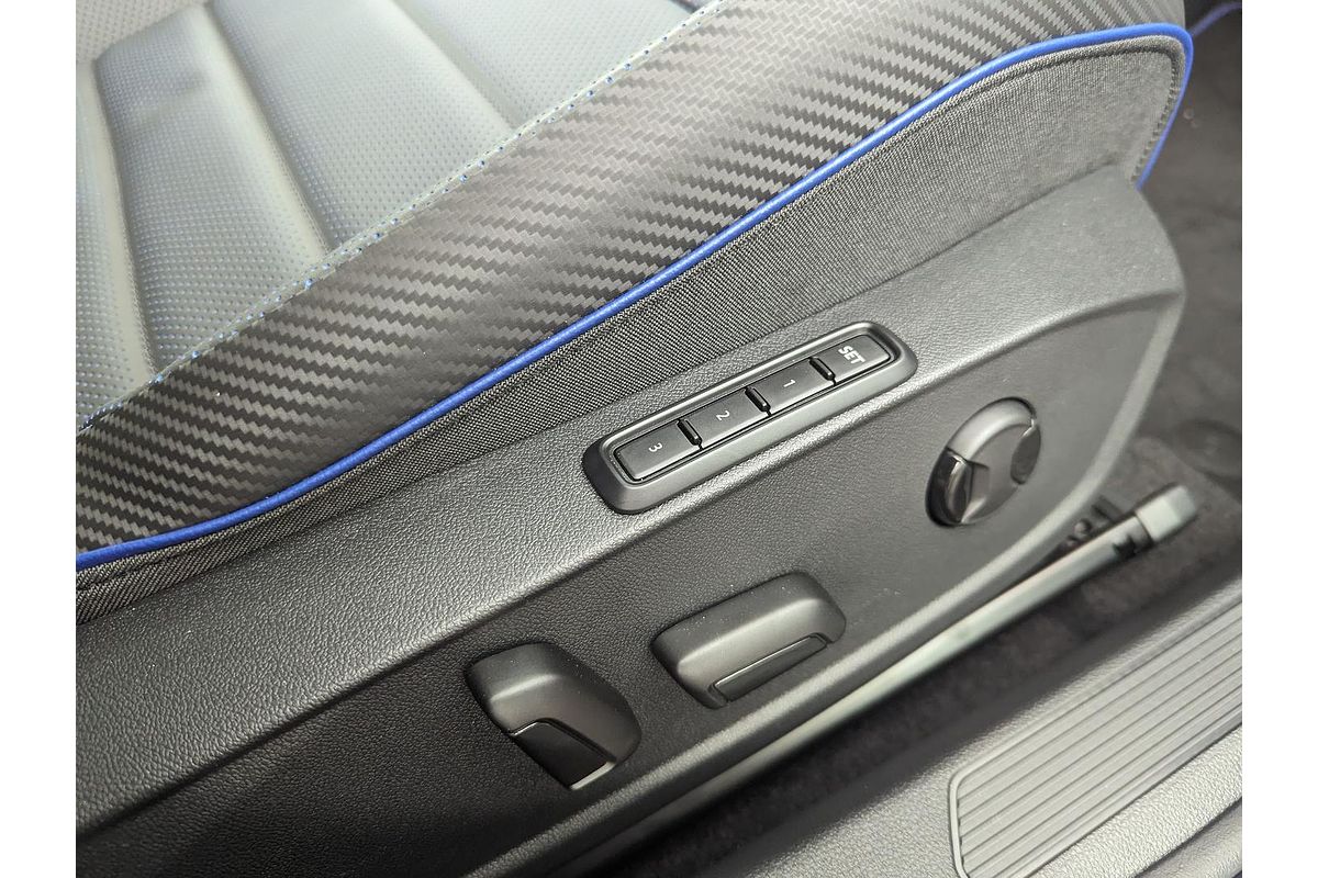 2024 Volkswagen Golf R 8
