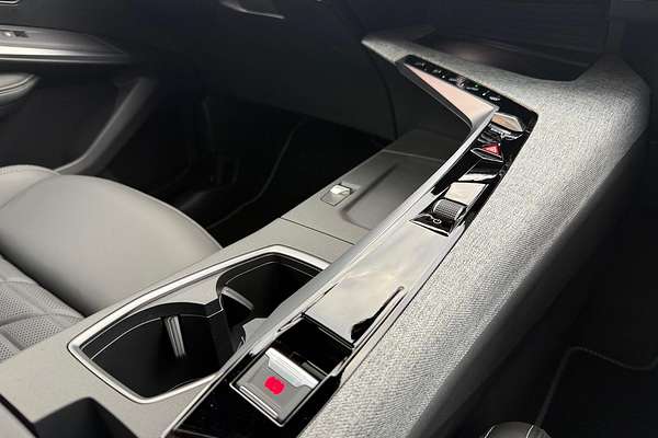2025 Peugeot 3008 GT Premium Hybrid P64