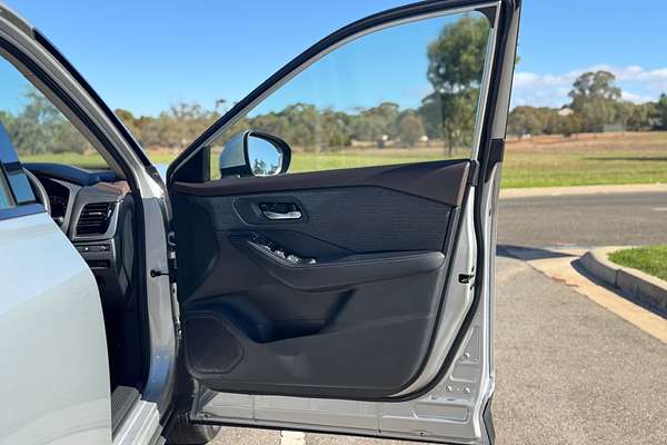 2023 Nissan X-TRAIL ST T33