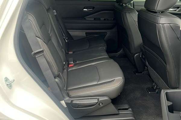 2024 Nissan Pathfinder Ti R53