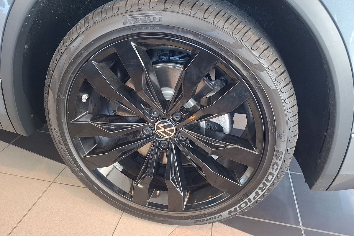 2024 Volkswagen Tiguan Wolfsburg Edition Allspace 5N