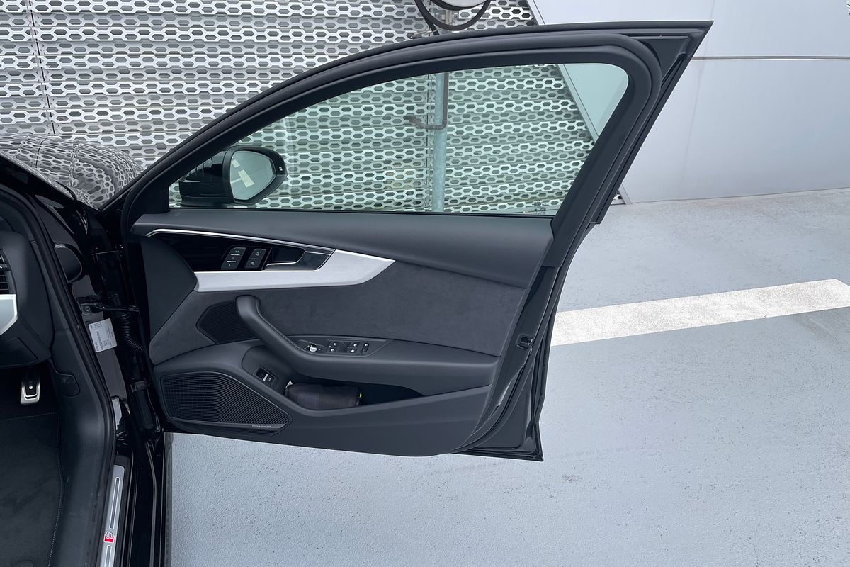 2024 Audi A4 45 TFSI S line B9