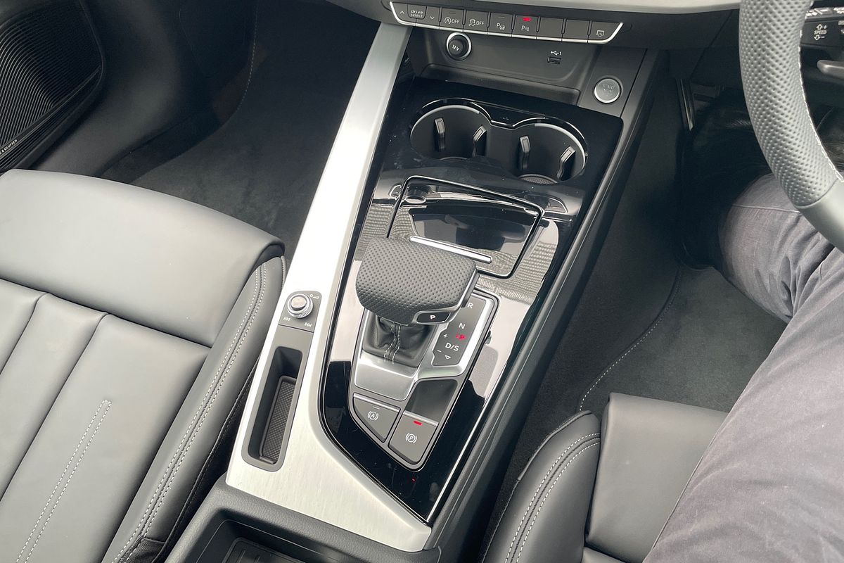 2024 Audi A4 45 TFSI S line B9